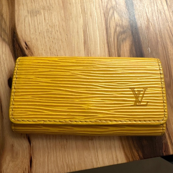 Louis Vuitton epi leather 4 ring key case yellow - Picture 1 of 4